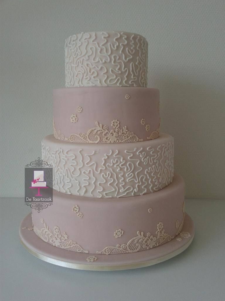 http://i1135.photobucket.com/albums/m621/mirannetje/weddingcake.jpg