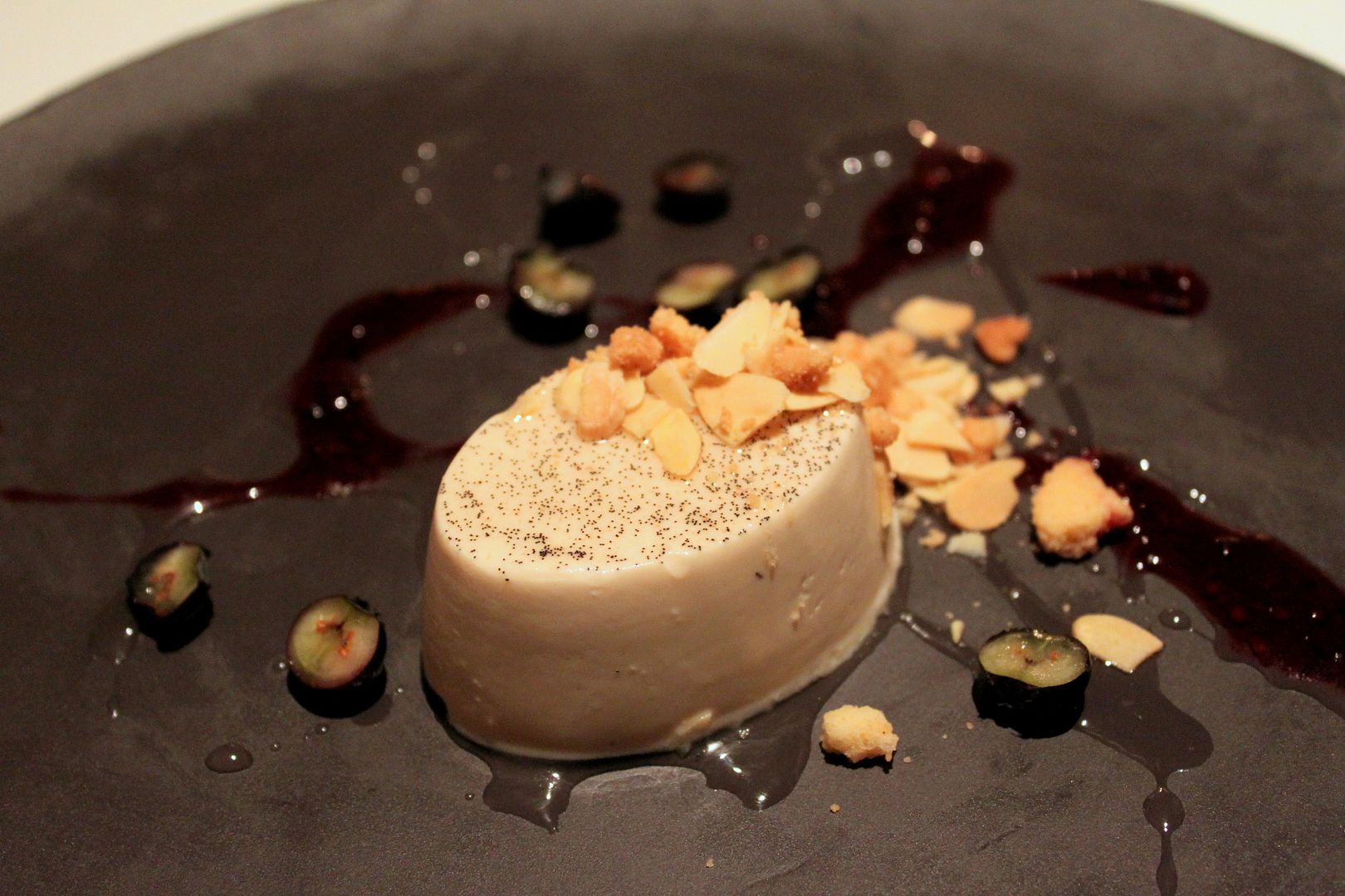 http://i1135.photobucket.com/albums/m631/yumyumformytumtum/Bistro%20Soori/IMG_2443.jpg?t=1340904071