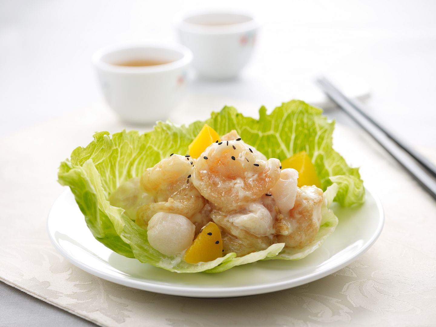 http://i1135.photobucket.com/albums/m631/yumyumformytumtum/Din%20Tai%20Fung%20RWS/CrispyPrawnsinCreamyDressingwithPlumpLycheesJuicyPeaches2.jpg?t=1319772273