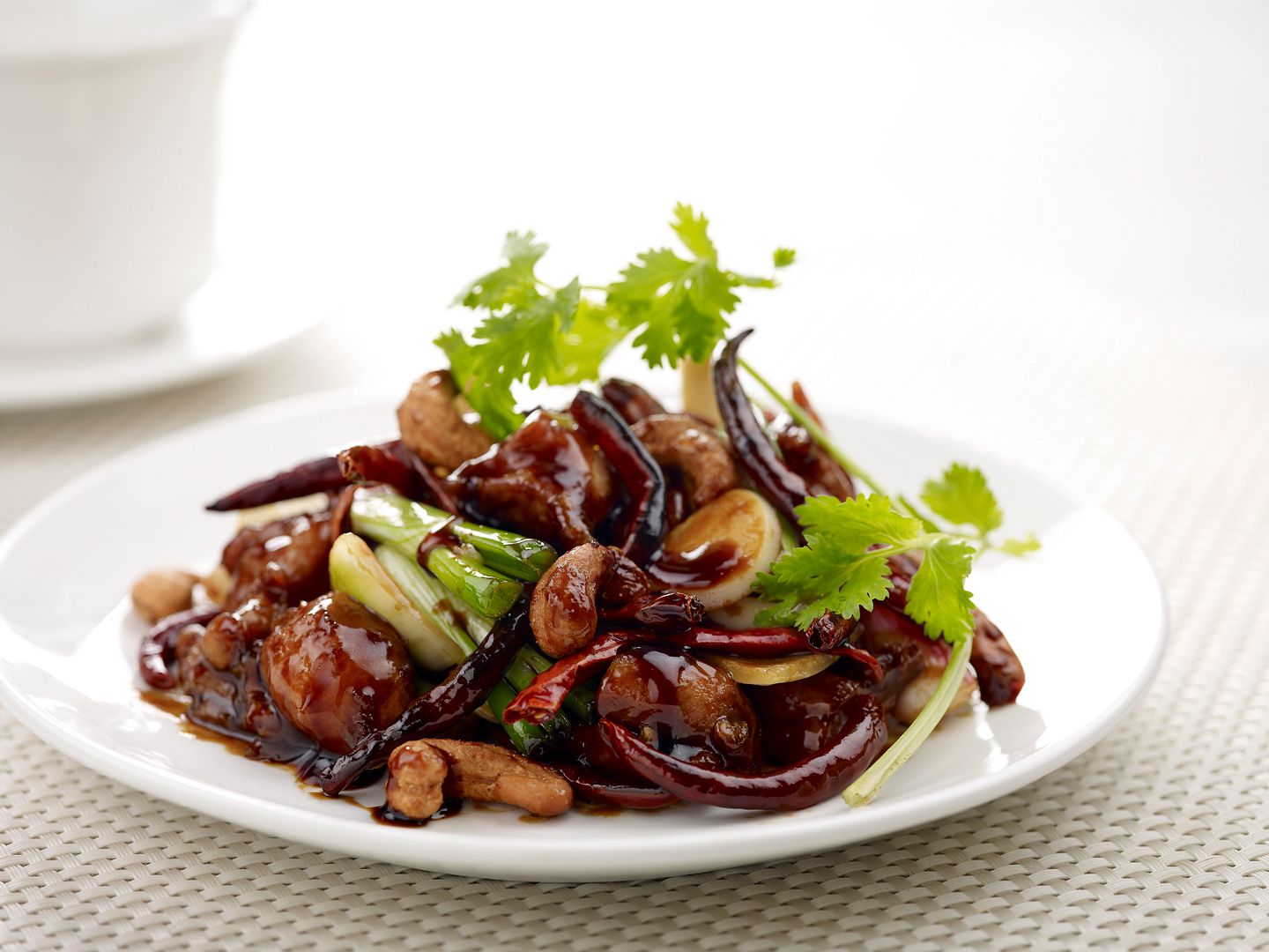 http://i1135.photobucket.com/albums/m631/yumyumformytumtum/Din%20Tai%20Fung%20RWS/SzechuanWok-friedDicedChickenwithSun-driedChilliesToastedCashews.jpg?t=1319774199