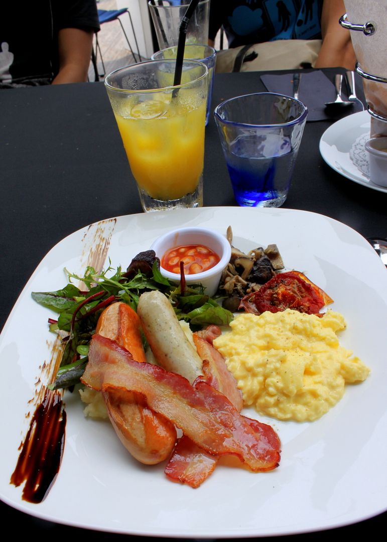 http://i1135.photobucket.com/albums/m631/yumyumformytumtum/Skyloft%20tasting/IMG_3650.jpg?t=1345370269