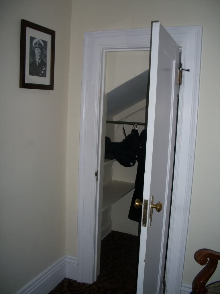 http://i1135.photobucket.com/albums/m640/ghostfinder8/100_0966.jpg